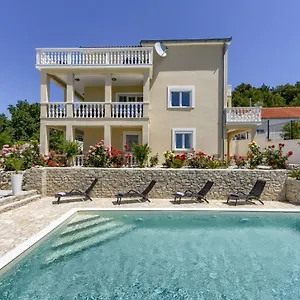  Appartement Haus Lilli Mit Pool
